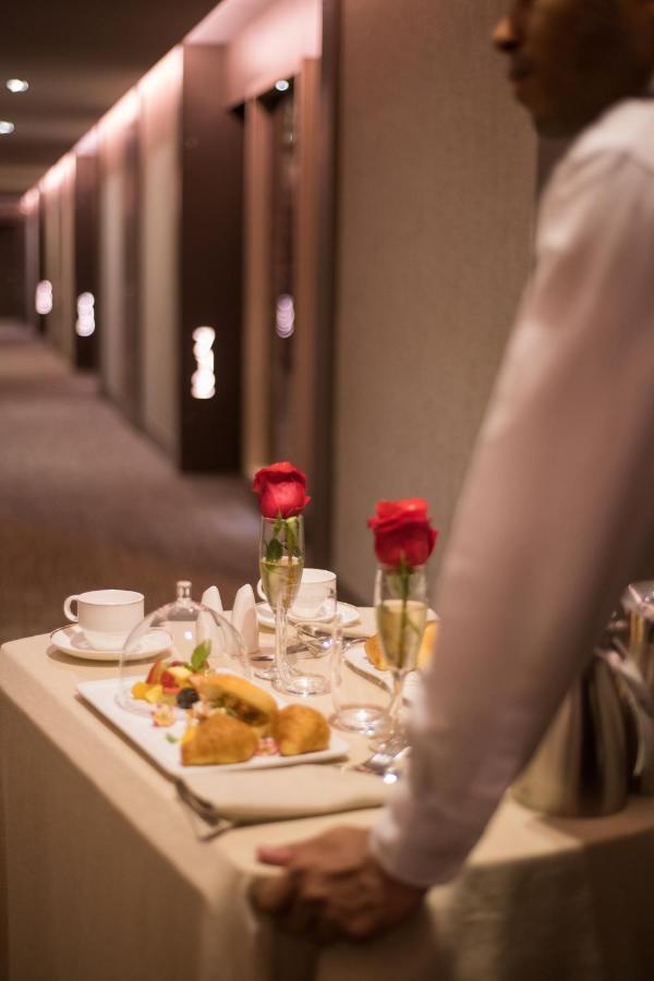El Embajador, A Royal Hideaway Hotel Santo Domingo Kültér fotó A First Class meal on board a British Airways 747-400
