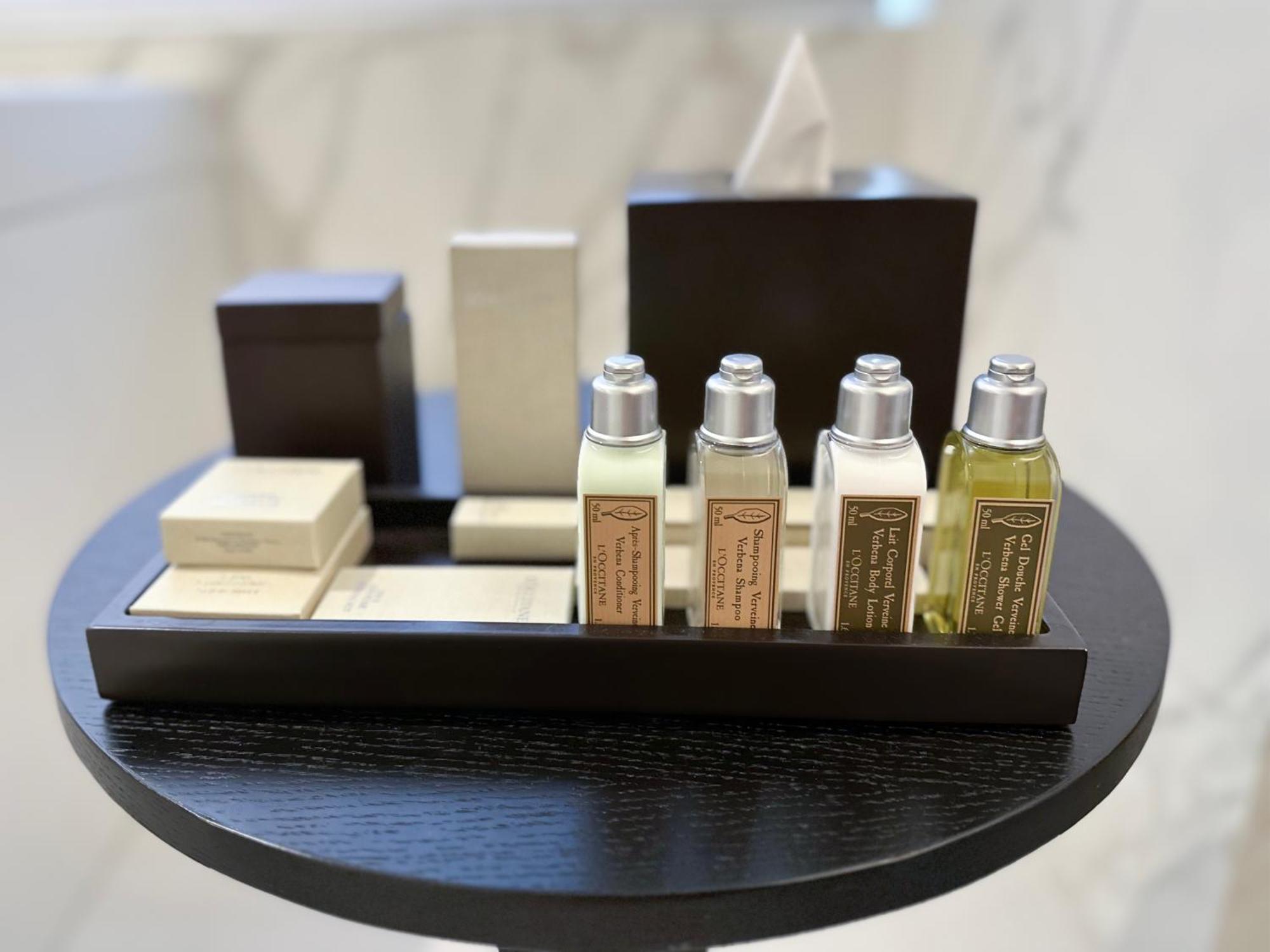 El Embajador, A Royal Hideaway Hotel Santo Domingo Kültér fotó A set of toiletries