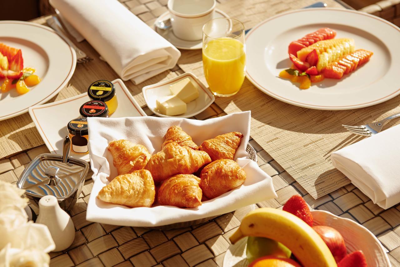 El Embajador, A Royal Hideaway Hotel Santo Domingo Kültér fotó A breakfast table